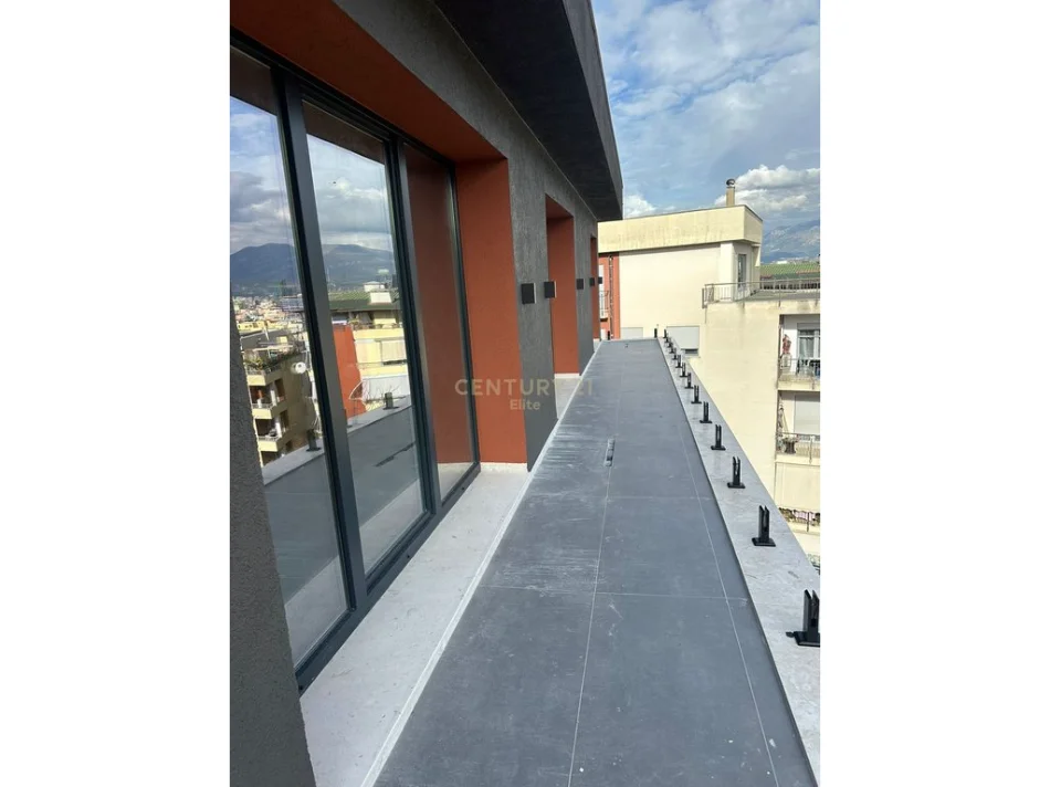 Tirane, shitet ambjent biznesi Kati 4, 800 m² 2.500.000 € (Kodra e Diellit)