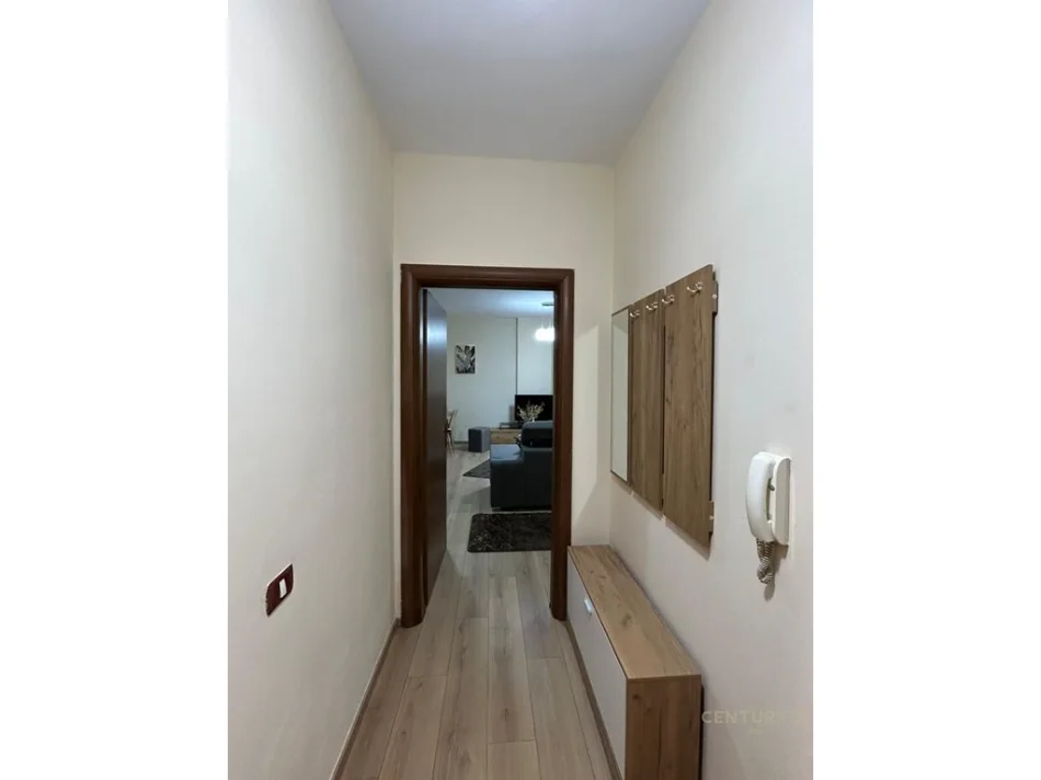 Tirane, jepet me qera apartament 1+1+Ballkon Kati 5, 71 m² 730 € (globe rruga kavajes perballe delijorgjit)