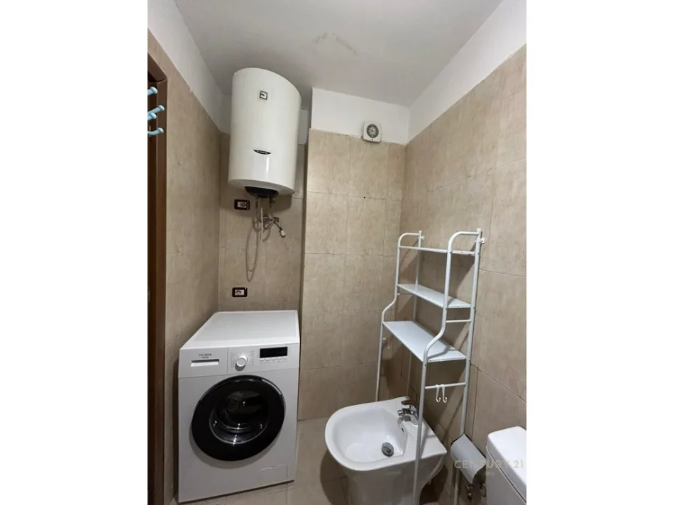 Tirane, jepet me qera apartament 1+1+Ballkon Kati 5, 71 m² 730 € (globe rruga kavajes perballe delijorgjit)