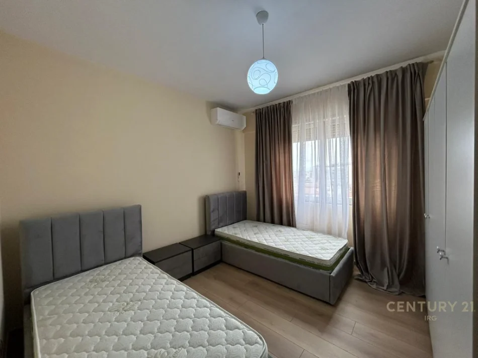 Tirane, jepet me qera apartament 1+1+Ballkon Kati 5, 71 m² 730 € (globe rruga kavajes perballe delijorgjit)