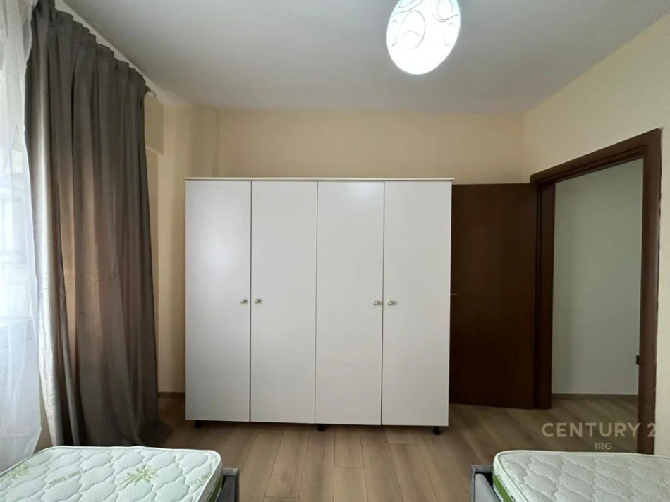 Tirane, jepet me qera apartament 1+1+Ballkon Kati 5, 71 m² 730 € (globe rruga kavajes perballe delijorgjit)