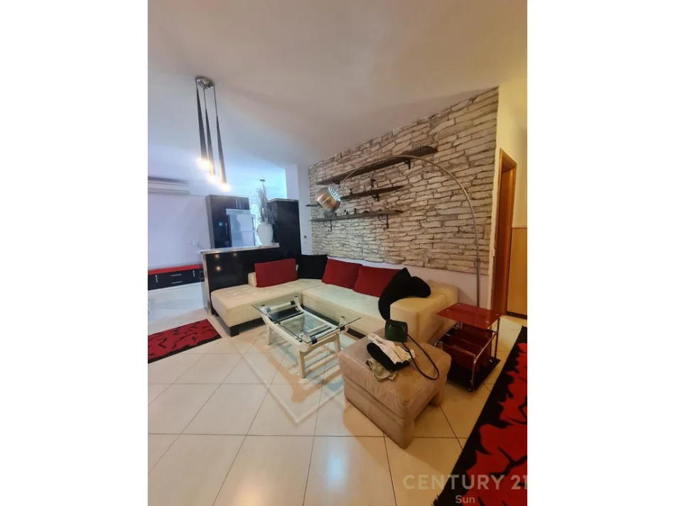 Tirane, jepet me qera apartament 2+1 Kati 5, 750 € 