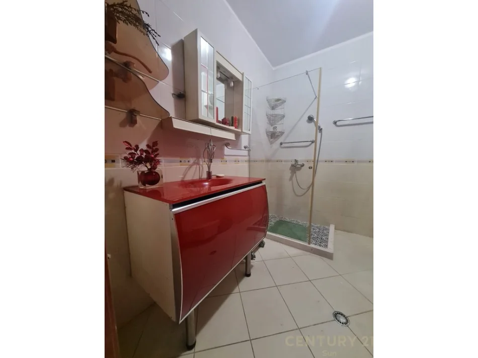 Tirane, jepet me qera apartament 2+1 Kati 5, 750 € 