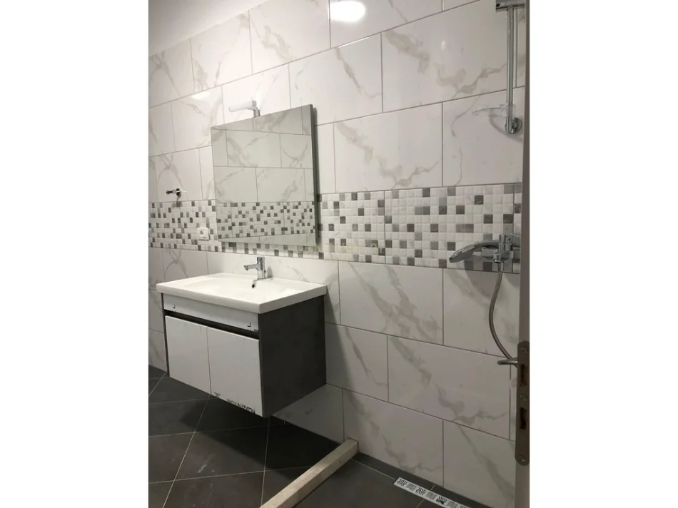 Tirane, jepet me qera apartament 2+1 Kati 4, 120 m² 400 € 