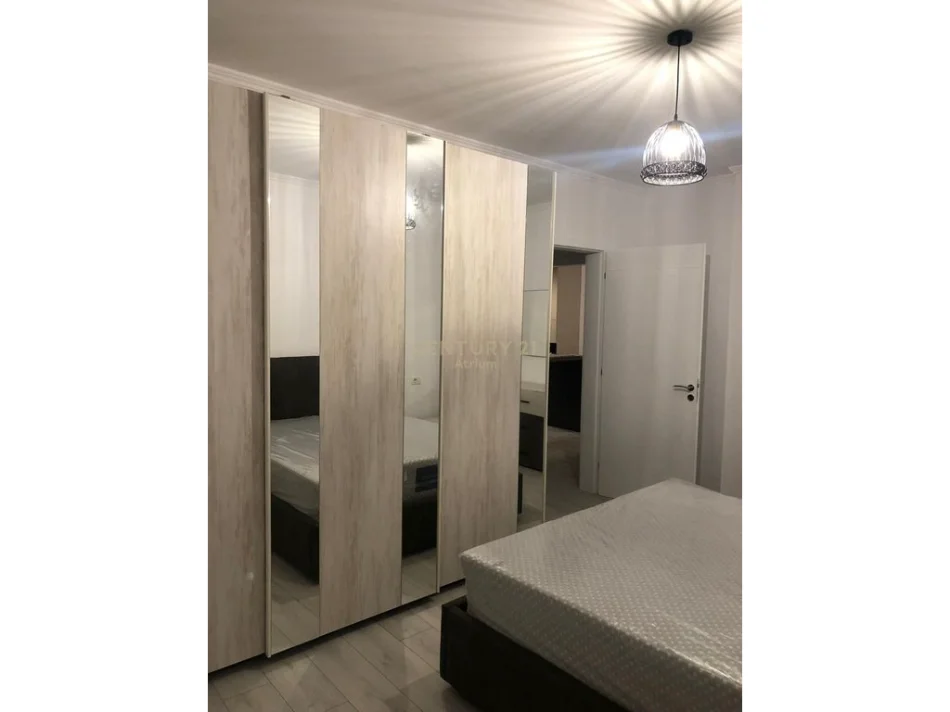 Tirane, jepet me qera apartament 2+1 Kati 4, 120 m² 400 € 