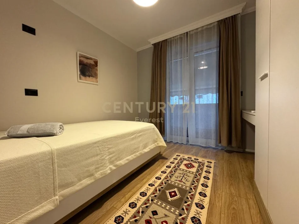 Tirane, jepet me qera apartament 2+1 Kati 2, 85 m² 800 € (Rruga e Durrësit, pranë Hotel Colosseo)