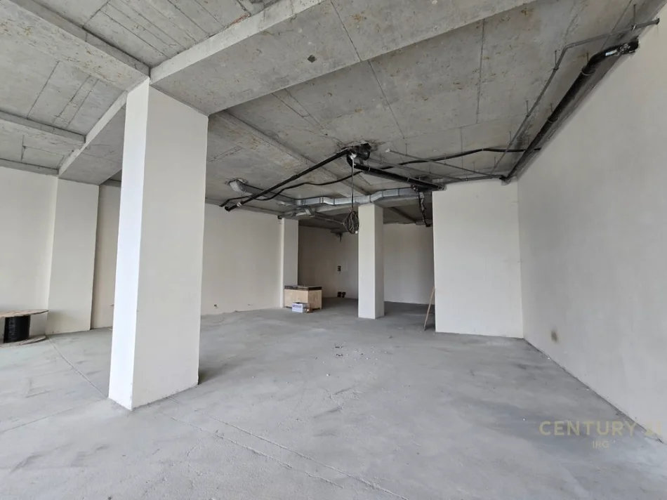 Tirane, jepet me qera ambjent biznesi Kati 0, 193 m² 6.000 € (Lake View)