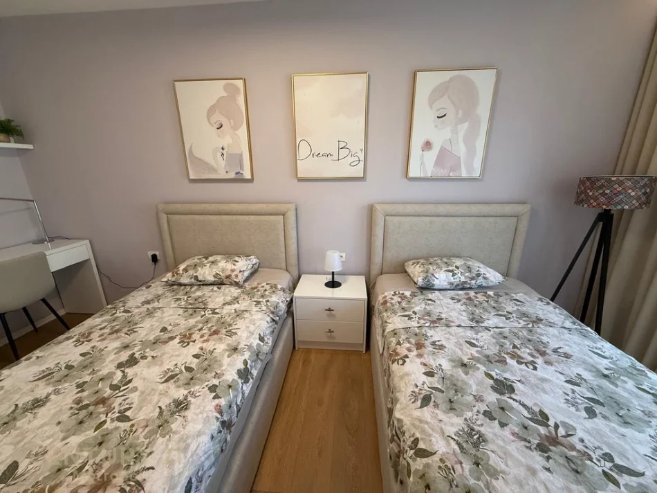 Tirane, jepet me qera apartament 2+1 Kati 5, 134 m² 950 € 