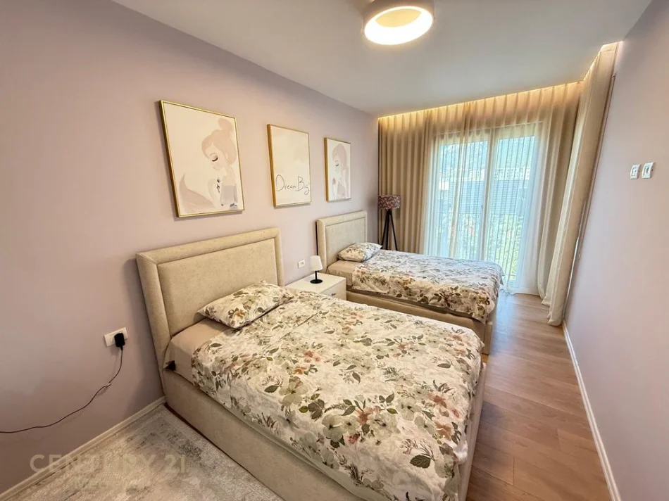 Tirane, jepet me qera apartament 2+1 Kati 5, 134 m² 950 € (tv klan)