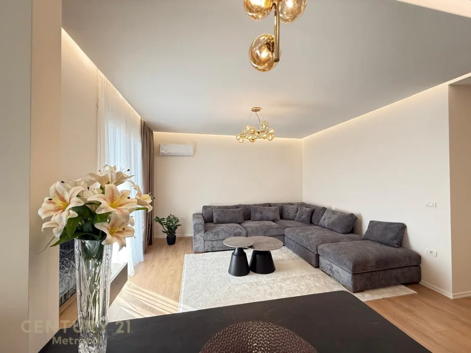 Tirane, jepet me qera apartament 2+1 Kati 5, 134 m² 950 € 