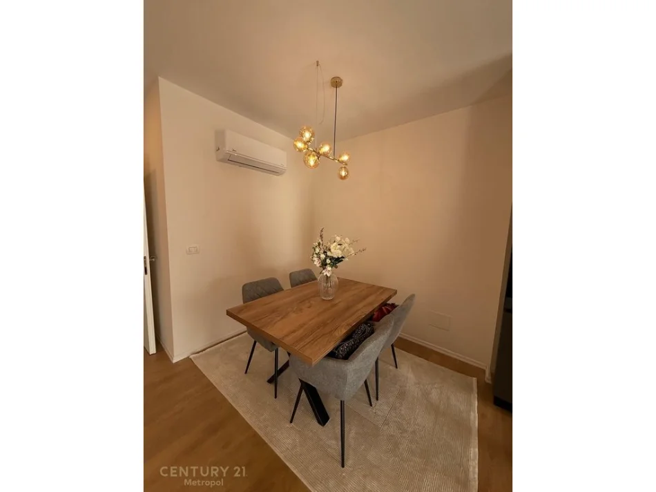 Tirane, jepet me qera apartament 2+1 Kati 5, 134 m² 950 € 