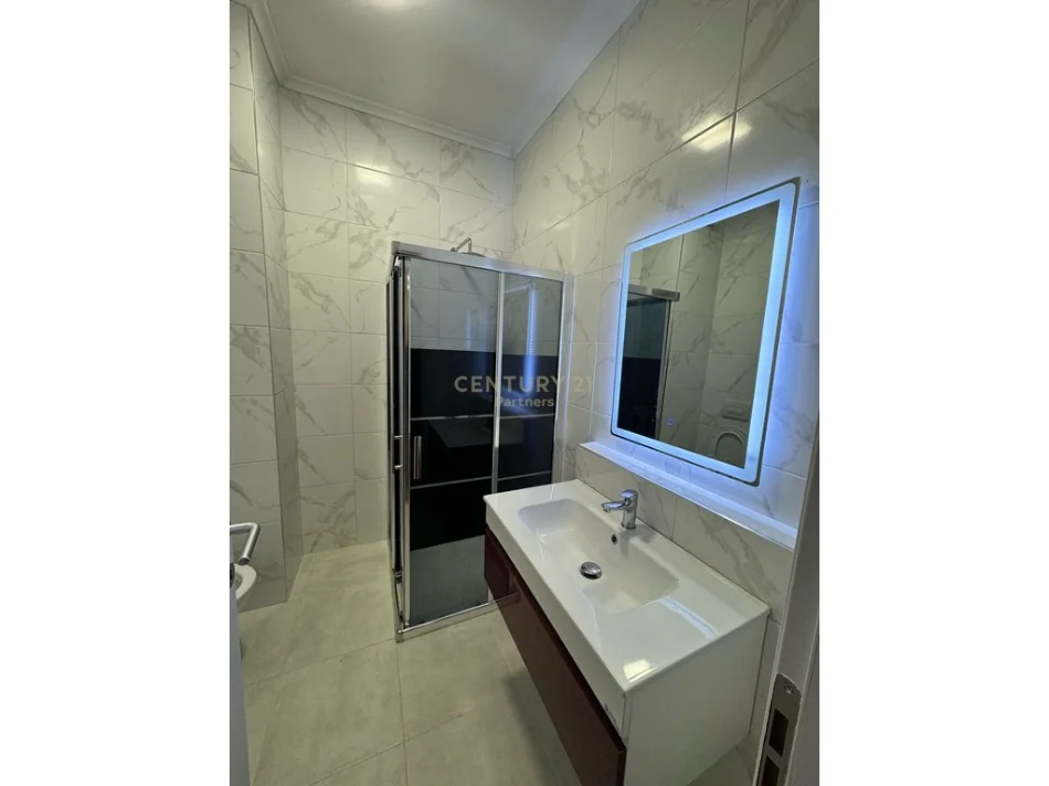 Tirane, jepet me qera apartament 2+1 Kati 2, 88 m² 750 € (kodra e diellit)