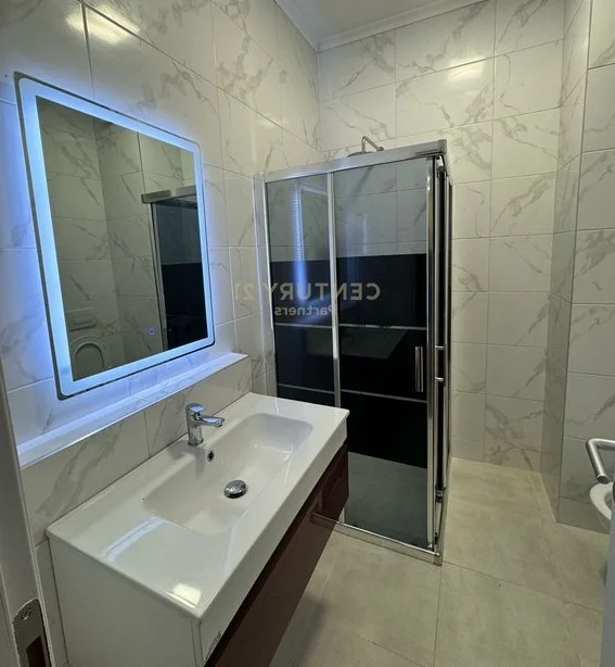 Tirane, jepet me qera apartament 2+1 Kati 2, 88 m² 750 € (Kopshti Botanik)