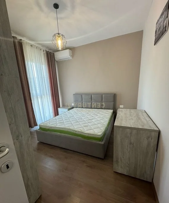 Tirane, jepet me qera apartament 2+1 Kati 2, 88 m² 750 € (Kopshti Botanik)
