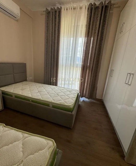 Tirane, jepet me qera apartament 2+1 Kati 2, 88 m² 750 € (Kopshti Botanik)