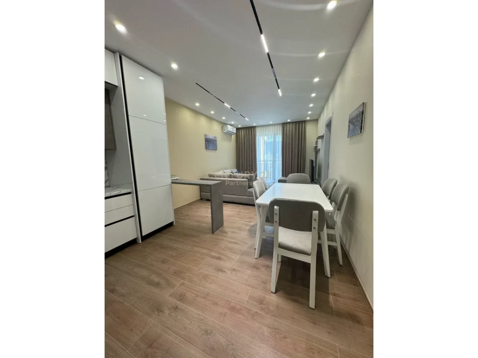Tirane, jepet me qera apartament 2+1 Kati 2, 88 m² 750 € (Kopshti Botanik)