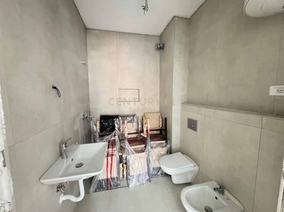 Tirane, shitet apartament 2+1+Ballkon Kati 3, 100 m² 161.000 € (astiri)