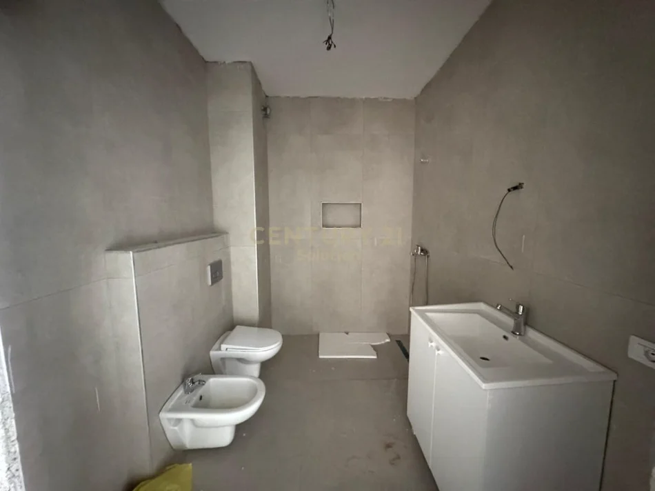 Tirane, shitet apartament 2+1+Ballkon Kati 3, 100 m² 161.000 € (astiri)