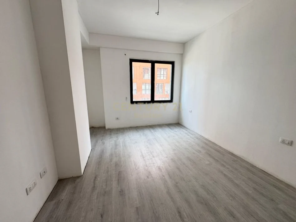 Tirane, shitet apartament 2+1+Ballkon Kati 3, 100 m² 161.000 € (astiri)