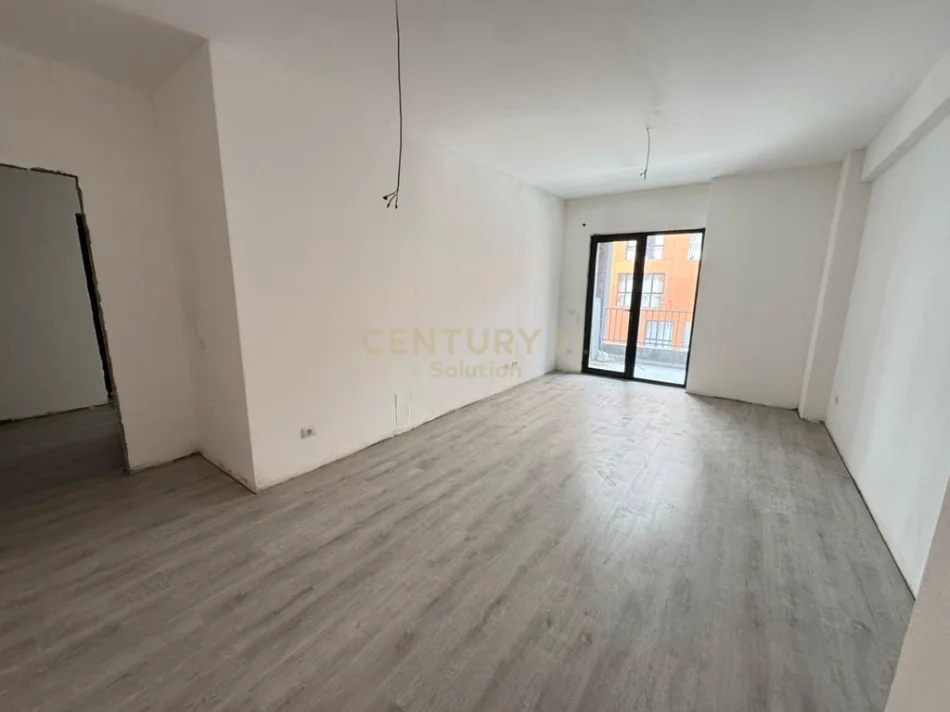Tirane, shitet apartament 2+1+Ballkon Kati 3, 100 m² 161.000 € (astiri)