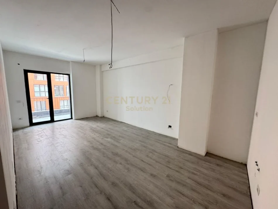 Tirane, shitet apartament 2+1 Kati 3, 100 m² 161.000 € (Astir)