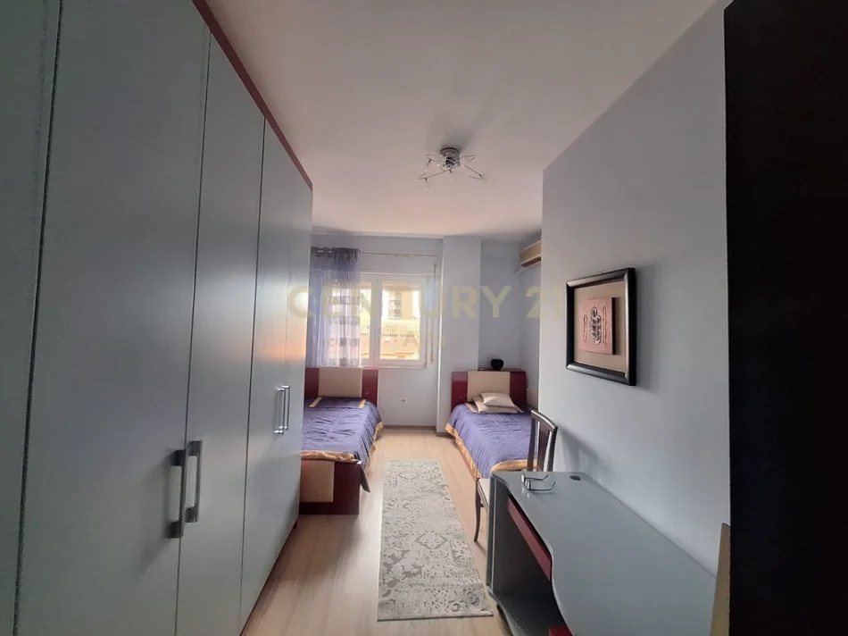 Tirane, jepet me qera apartament 2+1 Kati 4, 94 m² 1.200 € (rruga e barrikadave)