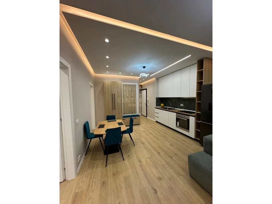 Tirane, jepet me qera apartament 2+1+Ballkon Kati 8, 104 m² 1.500 € (mine peza)