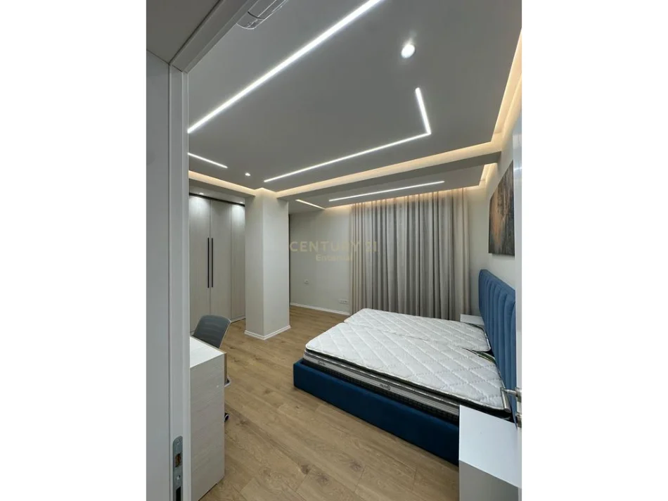 Tirane, jepet me qera apartament 2+1+Ballkon Kati 8, 104 m² 1.500 € (mine peza)