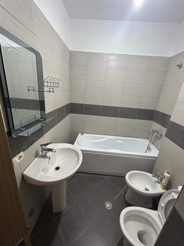 Tirane, jepet me qera apartament 2+1+BLK Kati 10, 116 m² 600 Euro (rruga Panorama)