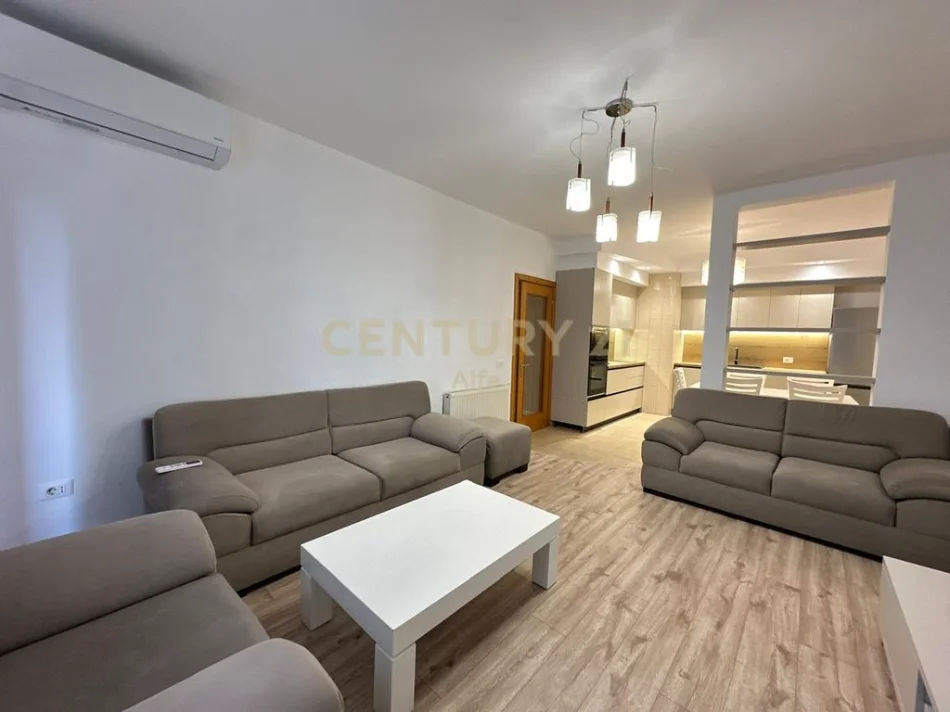 Tirane, jepet me qera apartament 2+1 Kati 5, 121 m² 950 € (komuna e parisit)