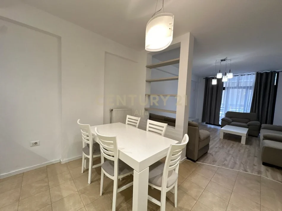Tirane, jepet me qera apartament 2+1 Kati 5, 121 m² 950 € (komuna e parisit)
