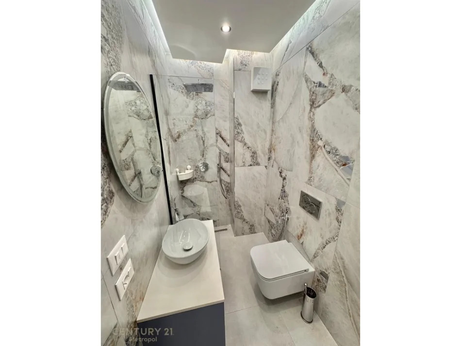 Tirane, jepet me qera apartament 2+1+Ballkon Kati 5, 99 m² 1.050 € (pazari i ri)