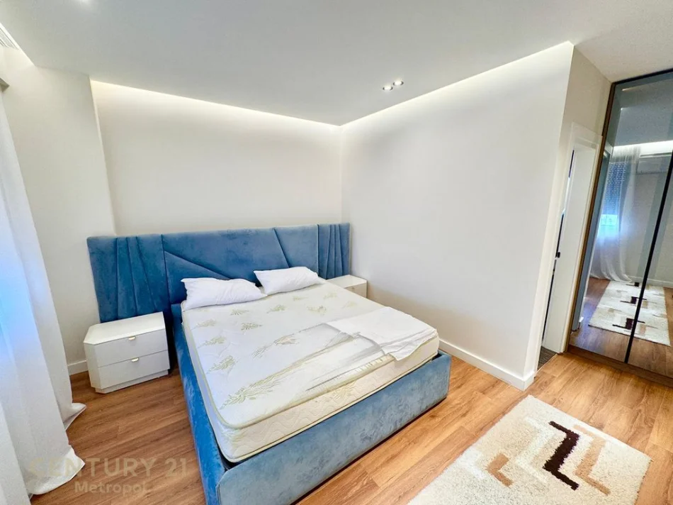Tirane, jepet me qera apartament 2+1+Ballkon Kati 5, 99 m² 1.050 € (pazari i ri)