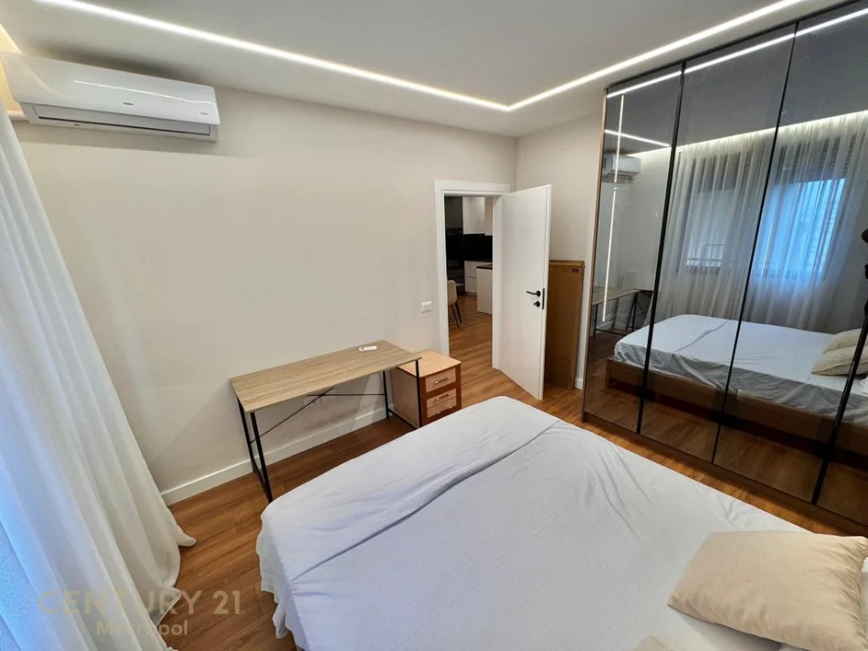 Tirane, jepet me qera apartament 2+1+Ballkon Kati 5, 99 m² 1.050 € (pazari i ri)