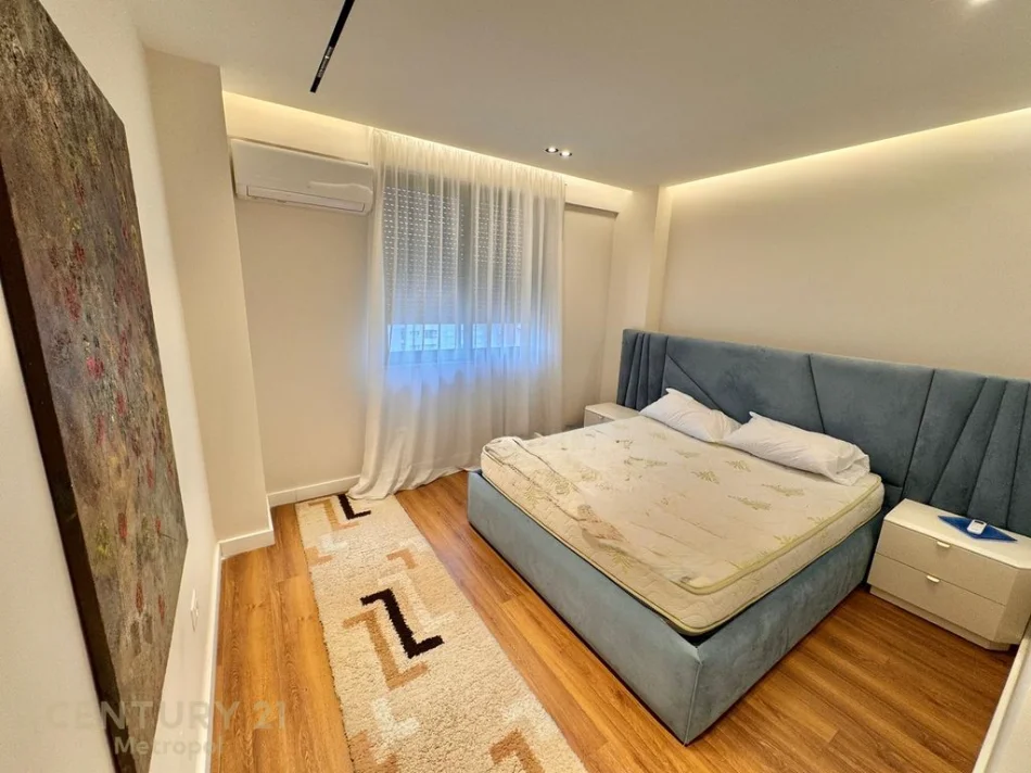 Tirane, jepet me qera apartament 2+1+Ballkon Kati 5, 99 m² 1.050 € (pazari i ri)