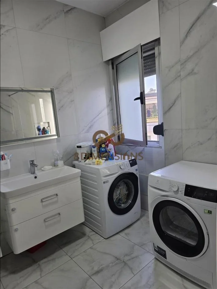 Tirane, shitet apartament 2+1+Ballkon Kati 3, 115 m² 255.000 € (liqeni i thate)