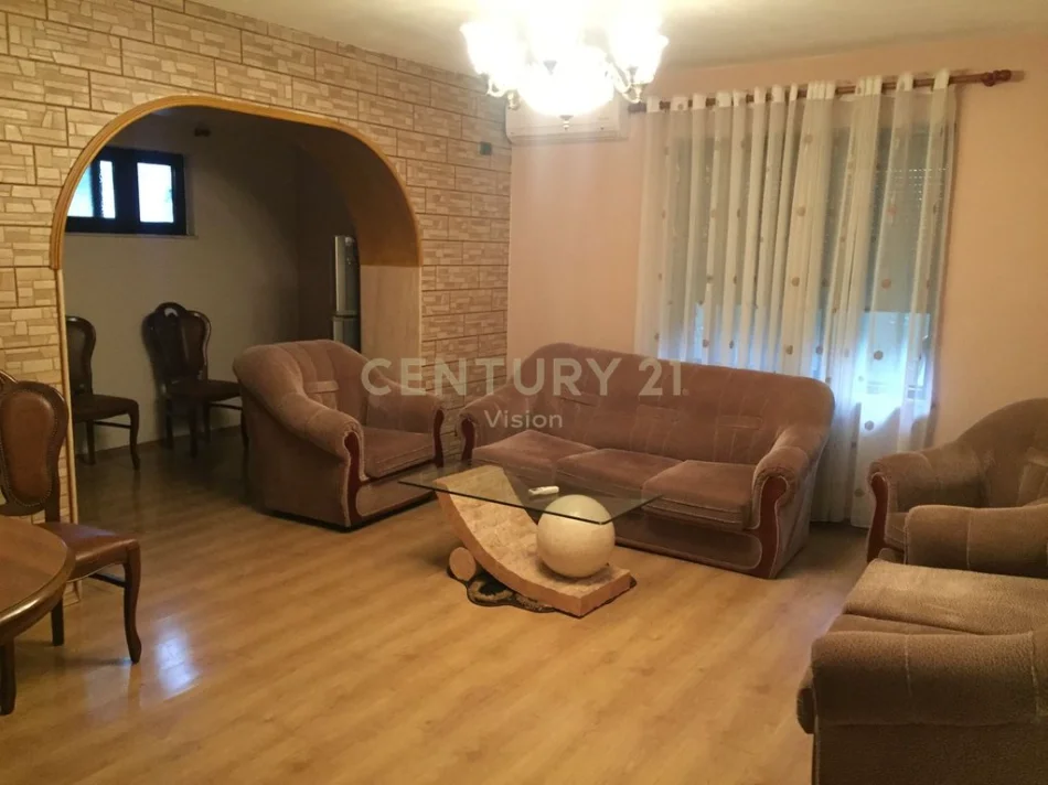 Shkoder, shitet apartament 2+1 Kati 1, 73 m² 72.000 € (mahalla e cakajve lagje rus rruga bashkimi)