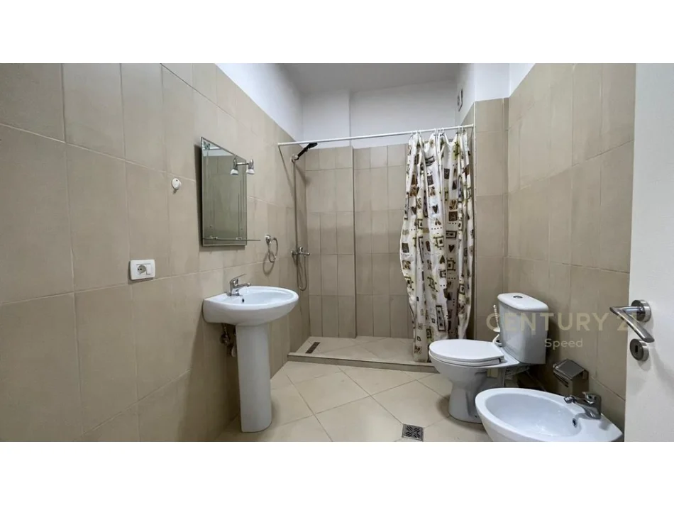 Tirane, jepet me qera apartament 1+1 Kati 1, 70 m² 730 € (5 maji)