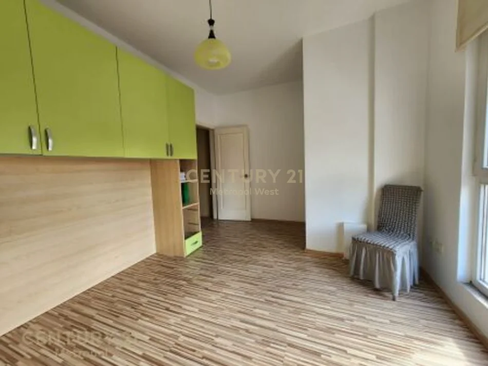 Tirane, jepet me qera apartament 2+1 Kati 5, 100 m² 800 € (Rruga Mujo Ulqinaku)