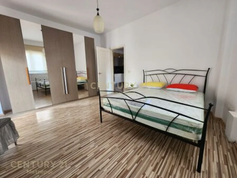 Tirane, jepet me qera apartament 2+1 Kati 5, 100 m² 800 € (Rruga Mujo Ulqinaku)