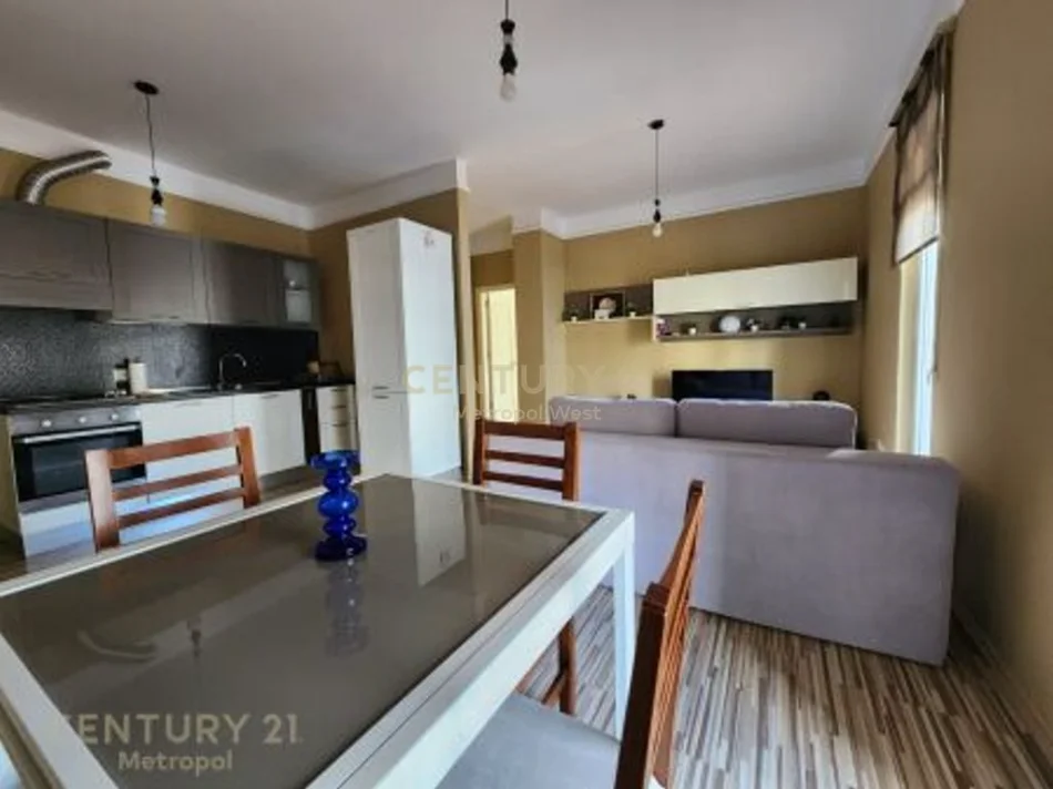 Tirane, jepet me qera apartament 2+1 Kati 5, 100 m² 800 € (Rruga Mujo Ulqinaku)