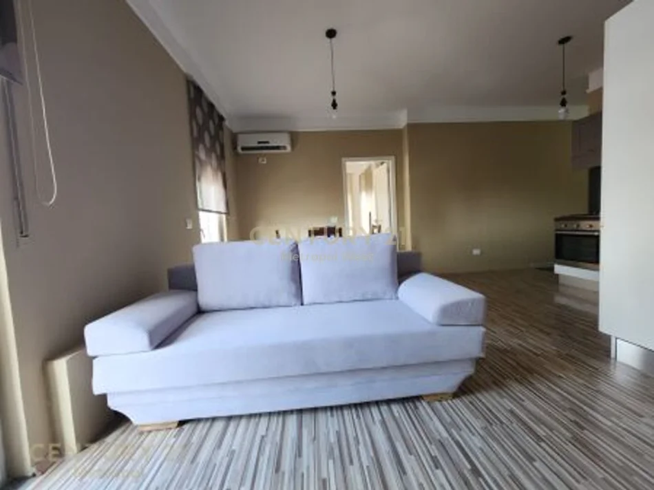 Tirane, jepet me qera apartament 2+1 Kati 5, 100 m² 800 € (Rruga Mujo Ulqinaku)