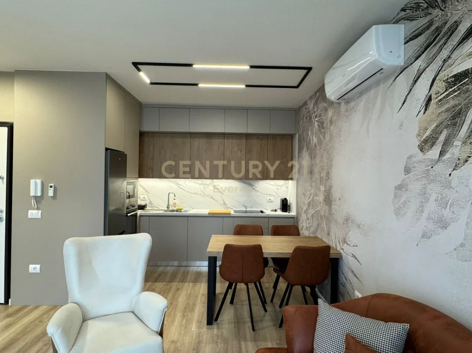 Tirane, jepet me qera apartament 1+1 Kati 1, 66 m² 900 € (shkolla e kuqe)