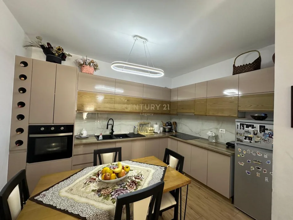 Tirane, shitet apartament 2+1 Kati 2, 111 m² 155.000 € 