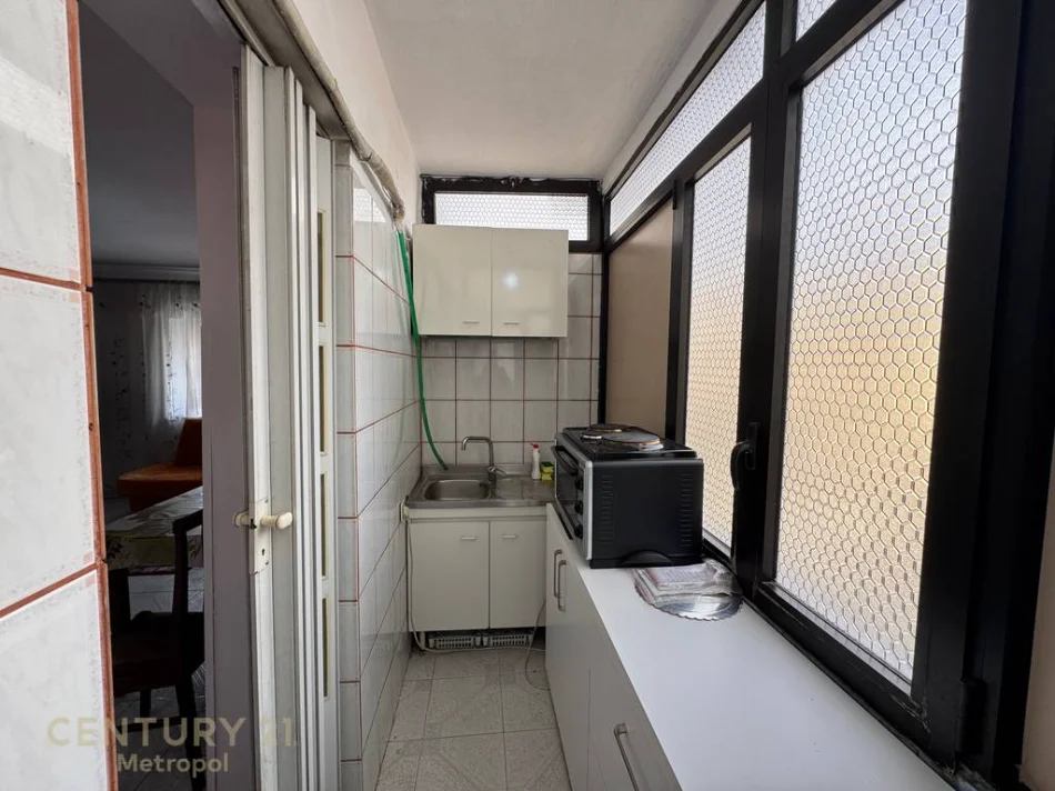 Tirane, jepet me qera apartament 1+1 Kati 3, 550 € 