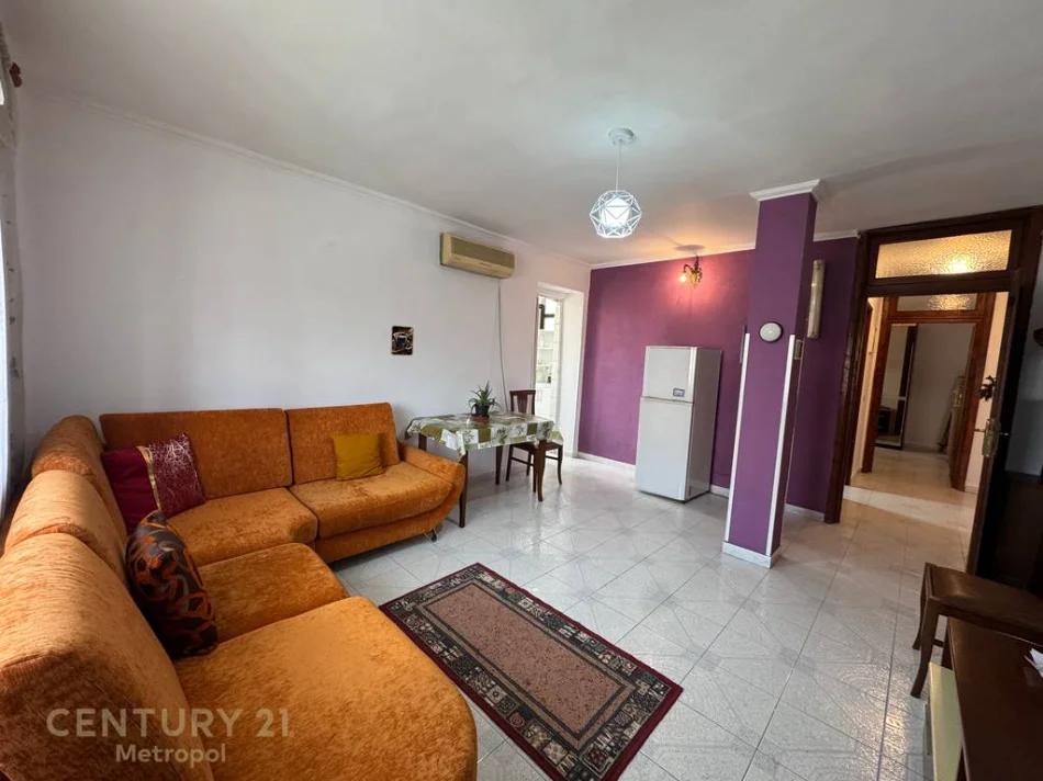Tirane, jepet me qera apartament 1+1 Kati 3, 550 € 