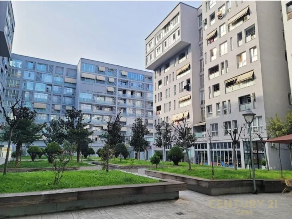 Tirane, jepet me qera apartament 1+1 Kati 5, 600 m² 600 € (komuna e parisit)
