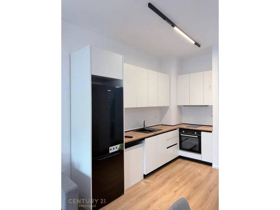 Tirane, jepet me qera apartament 1+1 Kati 5, 400 € 