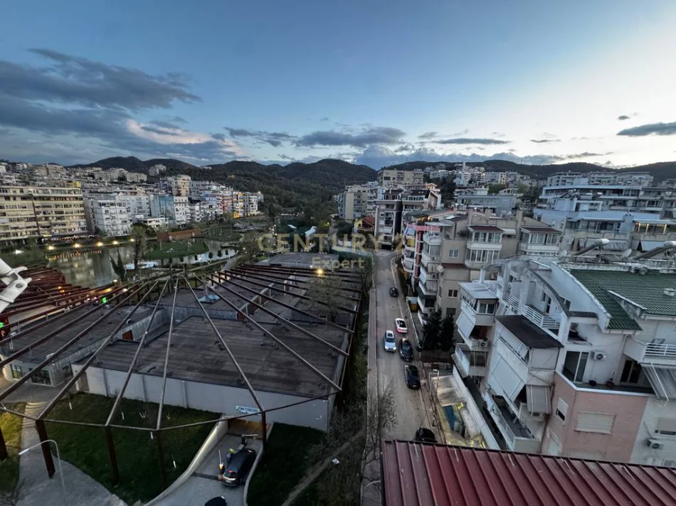Tirane, jepet me qera apartament 2+1+Ballkon Kati 4, 61 m² 650 € (Kopshti Zoologjik)