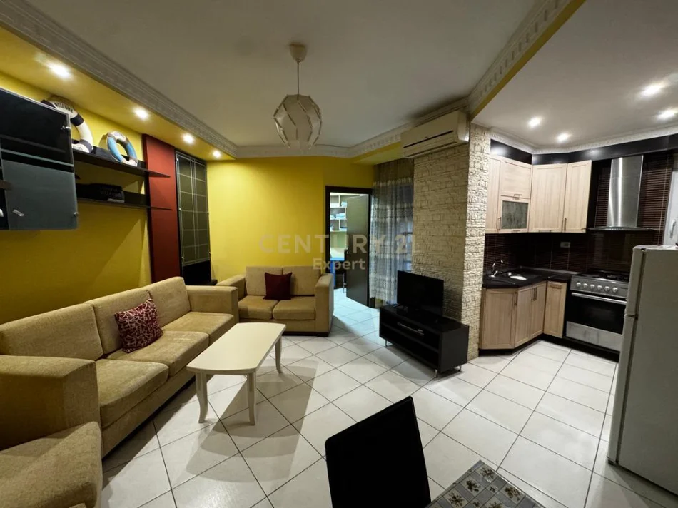 Tirane, jepet me qera apartament 2+1+Ballkon Kati 4, 61 m² 650 € (Kopshti Zoologjik)